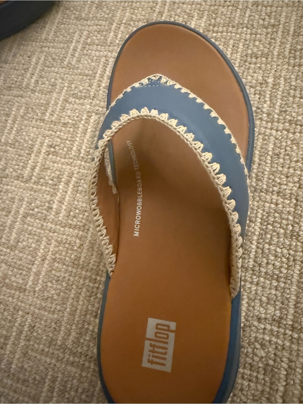 Fitflop Blue Stitch tong sandal - Picture 2 of 4